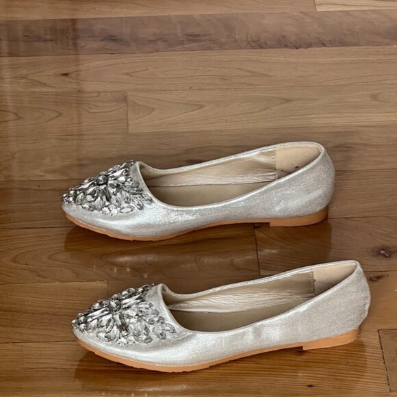Lily Vanity Metallic Silver Crystal Embellished Flats Size 39 NWOB - Picture 3 of 5